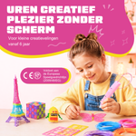 Meisje maakt een 3D figuur met de draadloze 3D pen (roze)